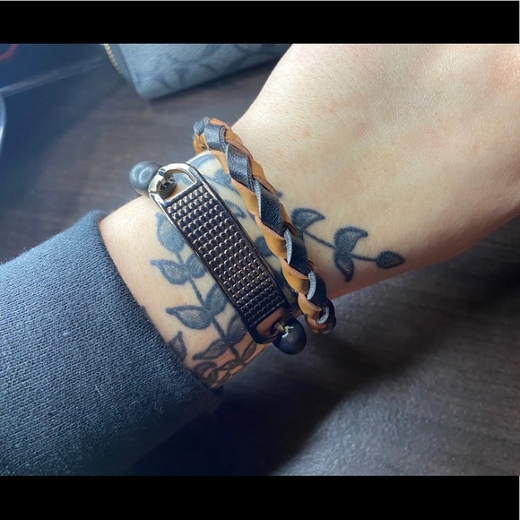 Bracelets - Picture 2 of 5